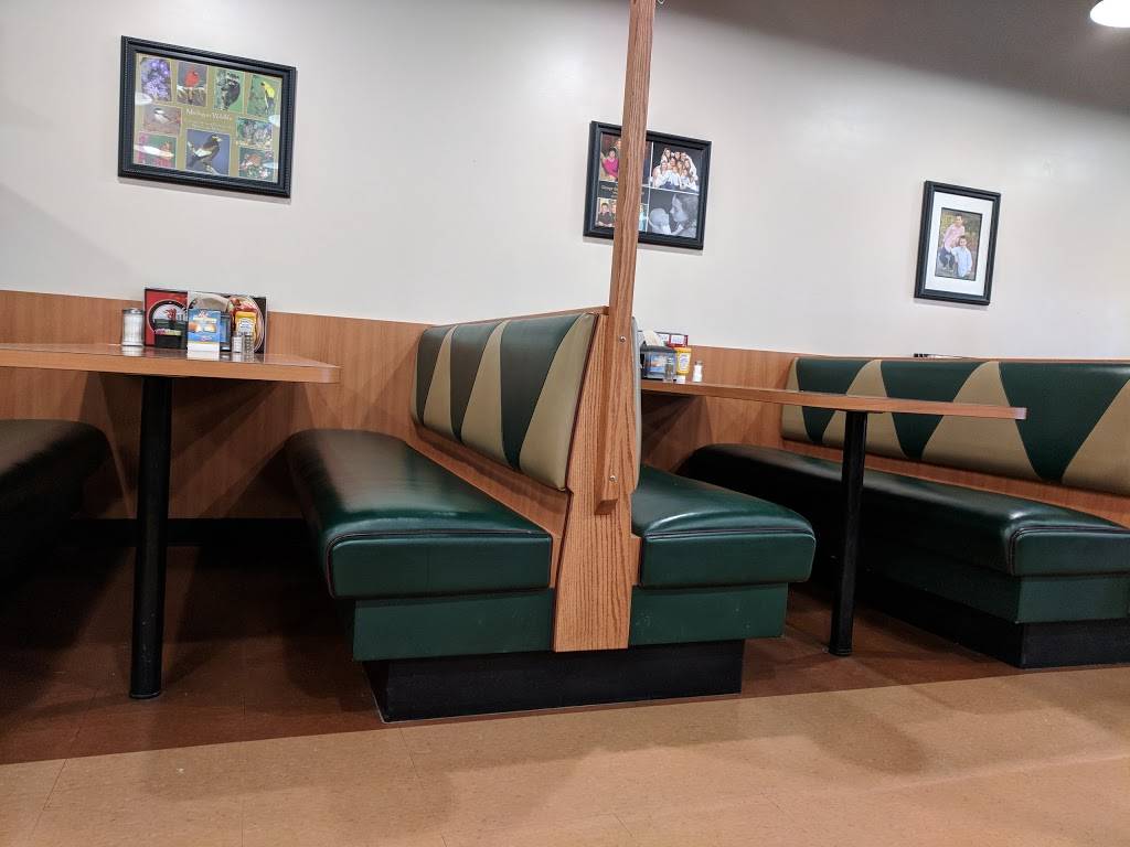 Leos Coney Island | restaurant | 5076 Highland Rd, Waterford Twp, MI 48327, USA | 2487421568 OR +1 248-742-1568