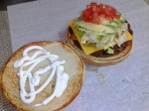 Hamburgers Valadez | restaurant | 1109 N 83rd St, Edinburg, TX 78542, USA | 9563284499 OR +1 956-328-4499
