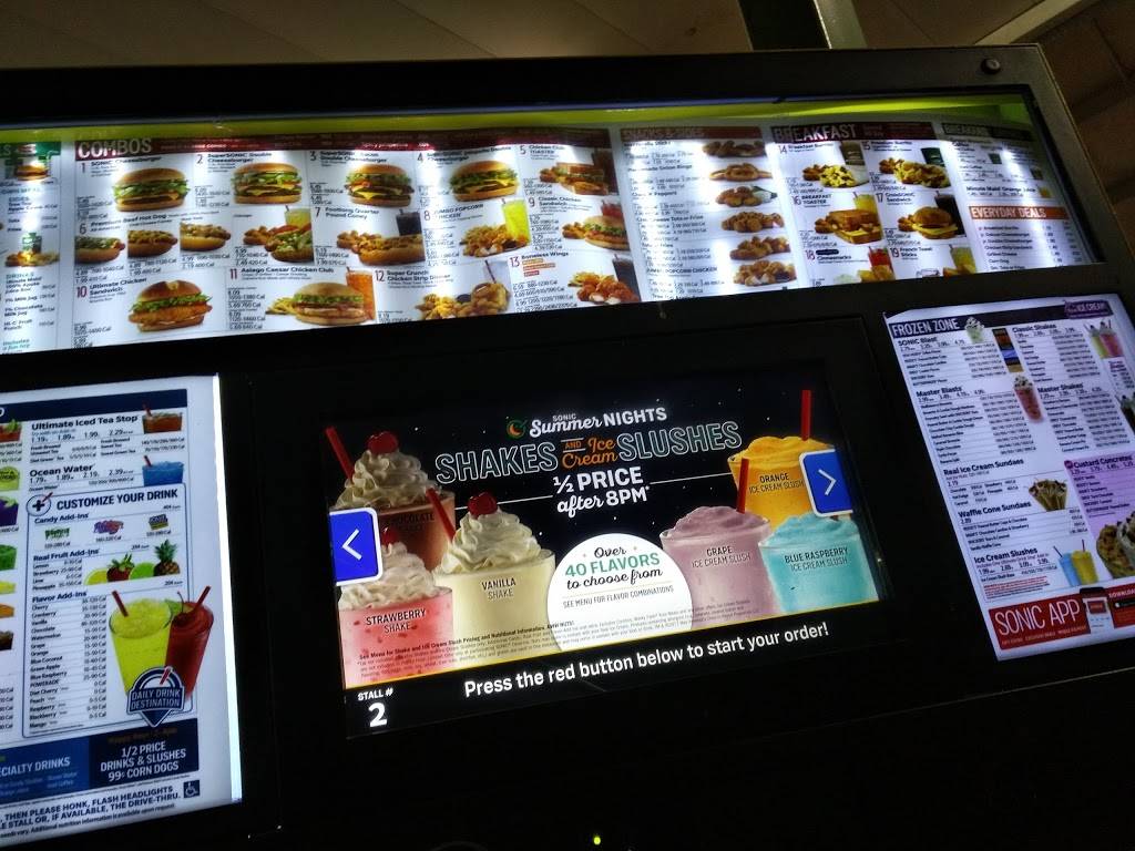 Sonic Drive-In | restaurant | 1108 10th St, Floresville, TX 78114, USA | 8303930070 OR +1 830-393-0070