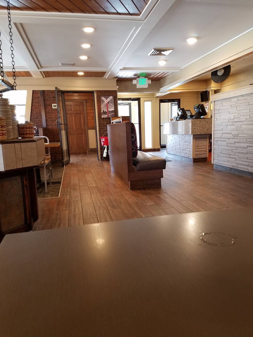 Pizza Hut | restaurant | 1411 N Wayne St, Angola, IN 46703, USA | 2606657574 OR +1 260-665-7574