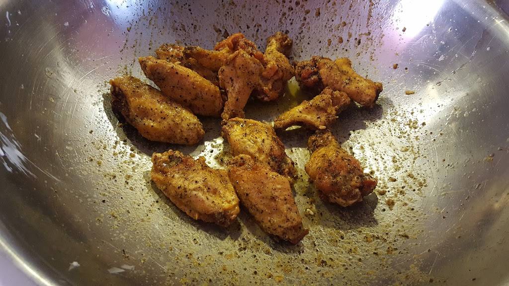 Mikes Ice House | restaurant | 8746 Lipan Rd, Houston, TX 77063, USA | 7137826571 OR +1 713-782-6571