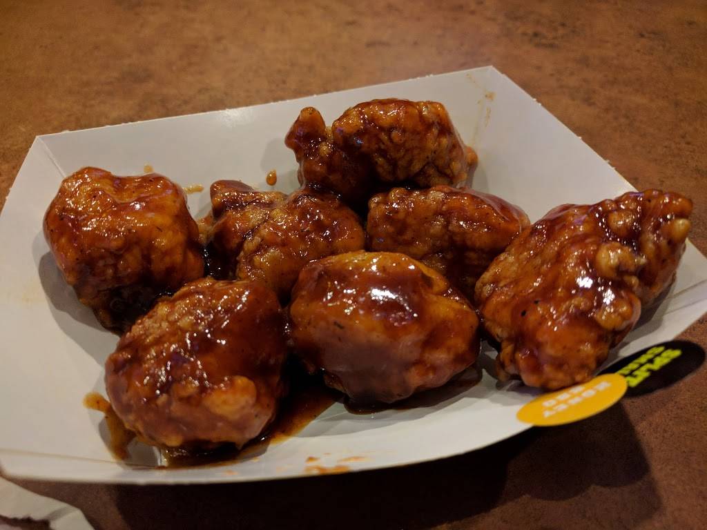 Buffalo Wild Wings | restaurant | 140 S Gary Ave, Bloomingdale, IL 60108, USA | 6308936063 OR +1 630-893-6063