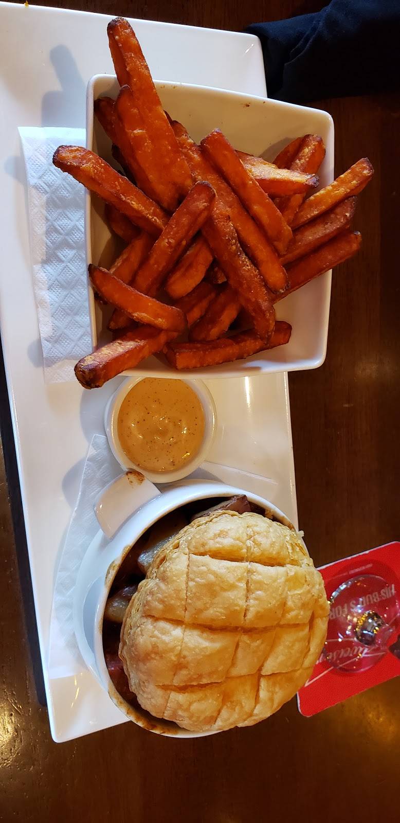 Arthurs Pub | restaurant | 930 Burnham St, Cobourg, ON K9A 2X9, Canada | 9053729940 OR +1 905-372-9940