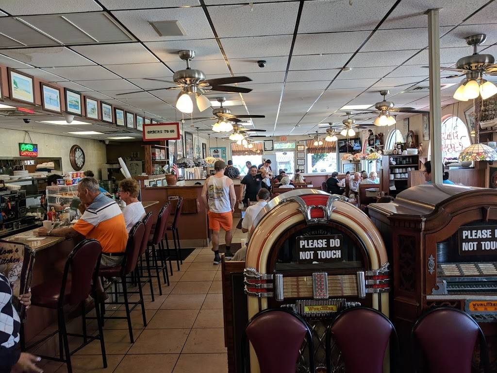 Moms Kitchen | restaurant | 1940 NE 45th St, Fort Lauderdale, FL 33308, USA | 9547767292 OR +1 954-776-7292