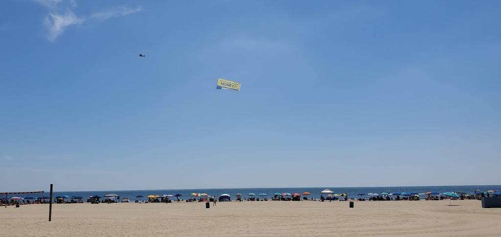 Dunkin Donuts | bakery | 405 N Boardwalk Unit 3, Ocean City, MD 21842, USA | 4102892081 OR +1 410-289-2081