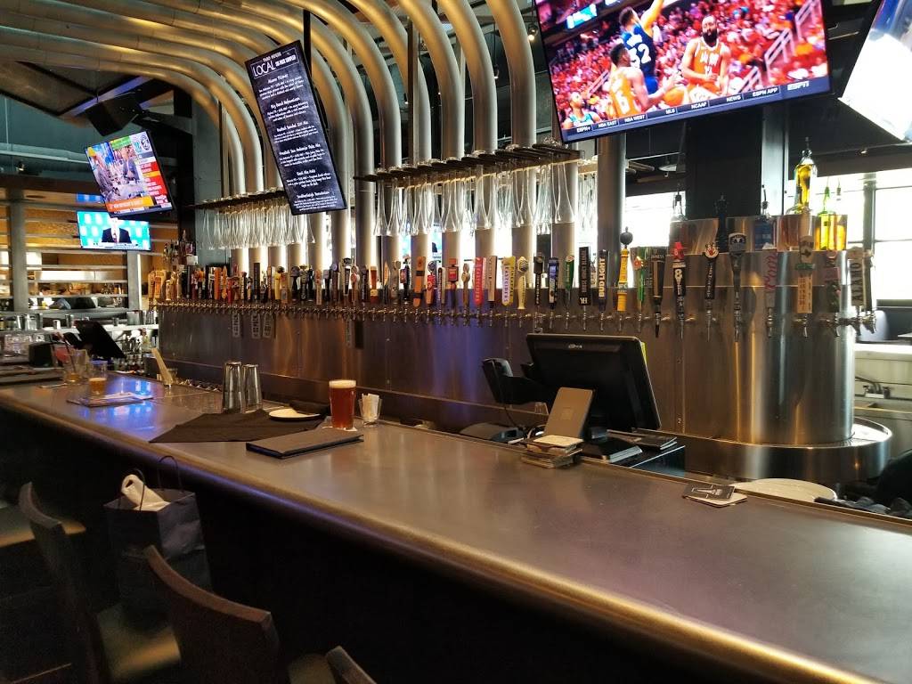 Yard House | restaurant | 849 E Commerce St #409, San Antonio, TX 78205, USA | 2103543844 OR +1 210-354-3844