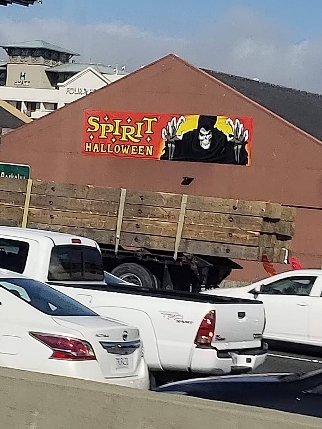 Powell Street Plaza | shopping mall | 5701-5795 Christie Ave, Emeryville, CA 94608, USA | 9252791800 OR +1 925-279-1800