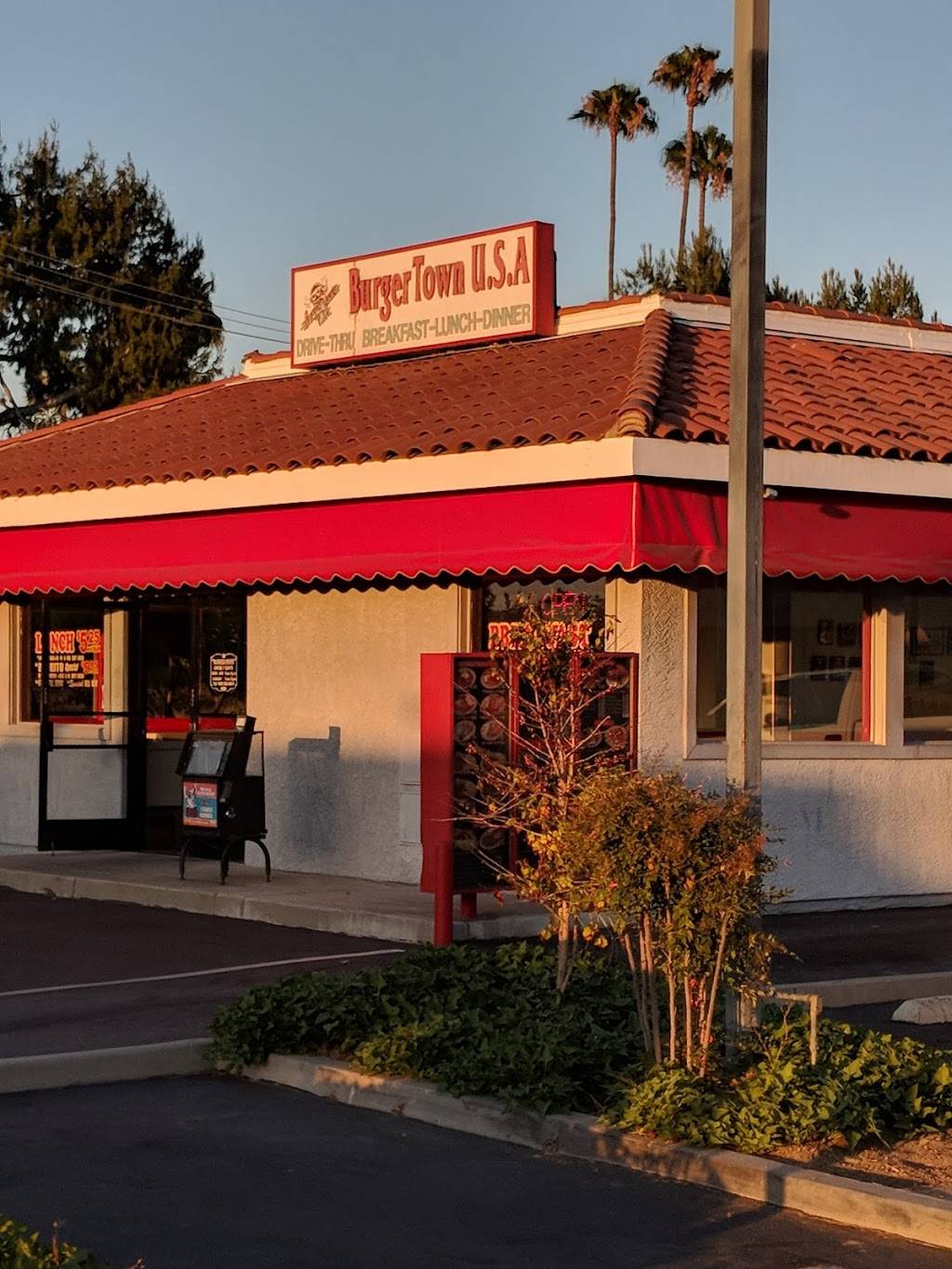 Burger Town USA | restaurant | 24418 Muirlands Blvd, Lake Forest, CA 92630, USA | 9495869841 OR +1 949-586-9841