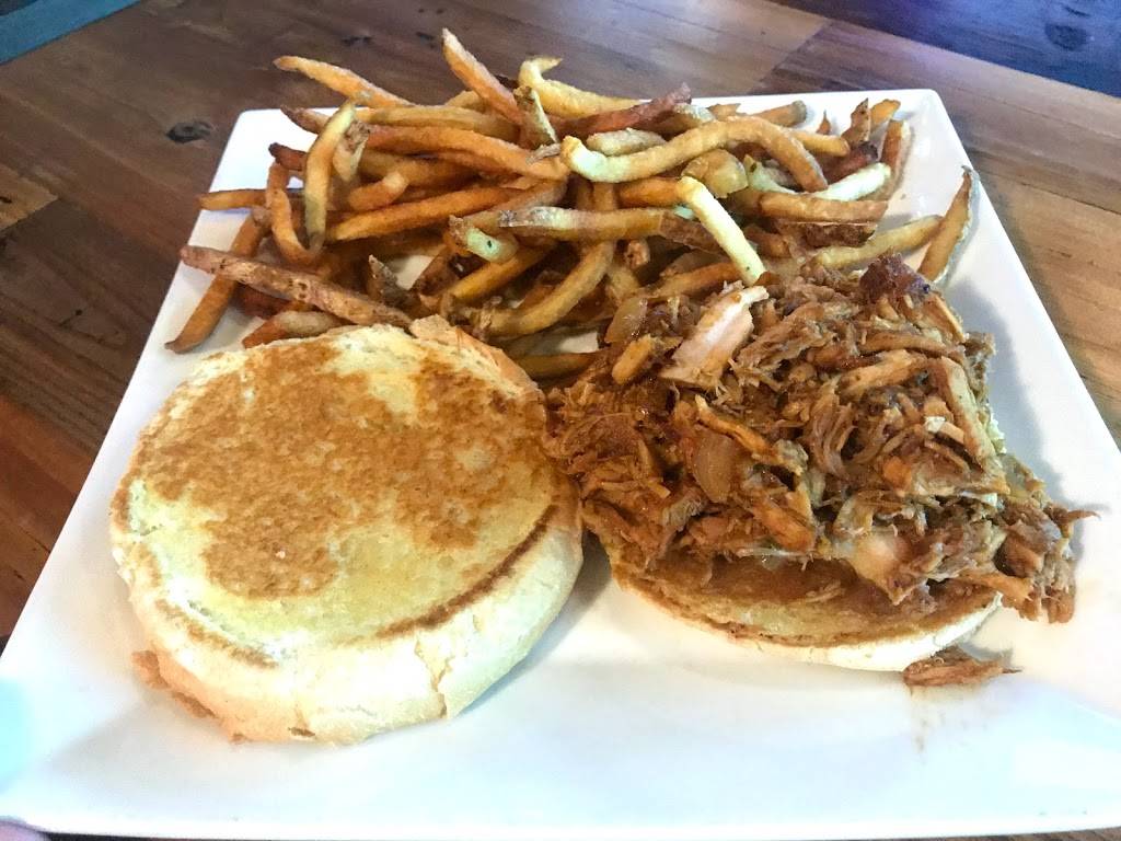 Hen House Sports Bar & Grille | restaurant | 85 S Main St, Newton, NH 03858, USA | 6033821705 OR +1 603-382-1705