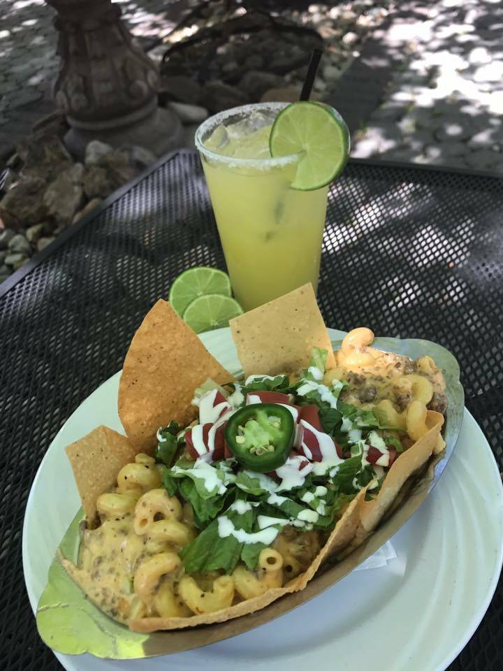 Roux Royale Bar & Bistro | restaurant | 3331 Rue Royale, St Charles, MO 63301, USA | 6369250941 OR +1 636-925-0941