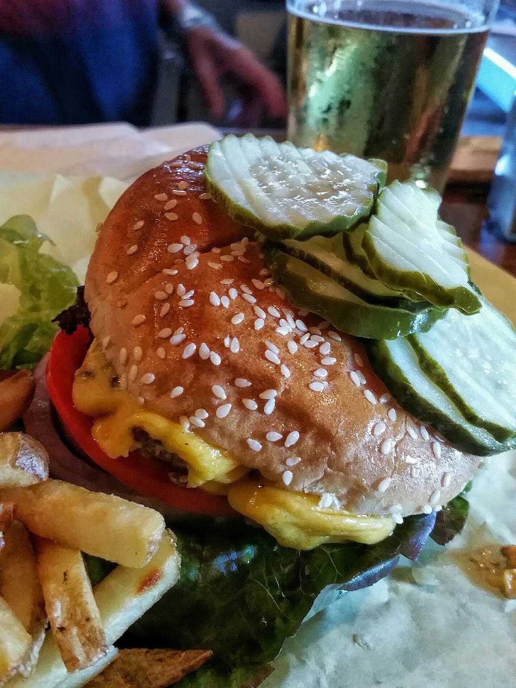 Rockys Crown Pub | restaurant | 3786 Ingraham St, San Diego, CA 92109, USA | 8582739140 OR +1 858-273-9140