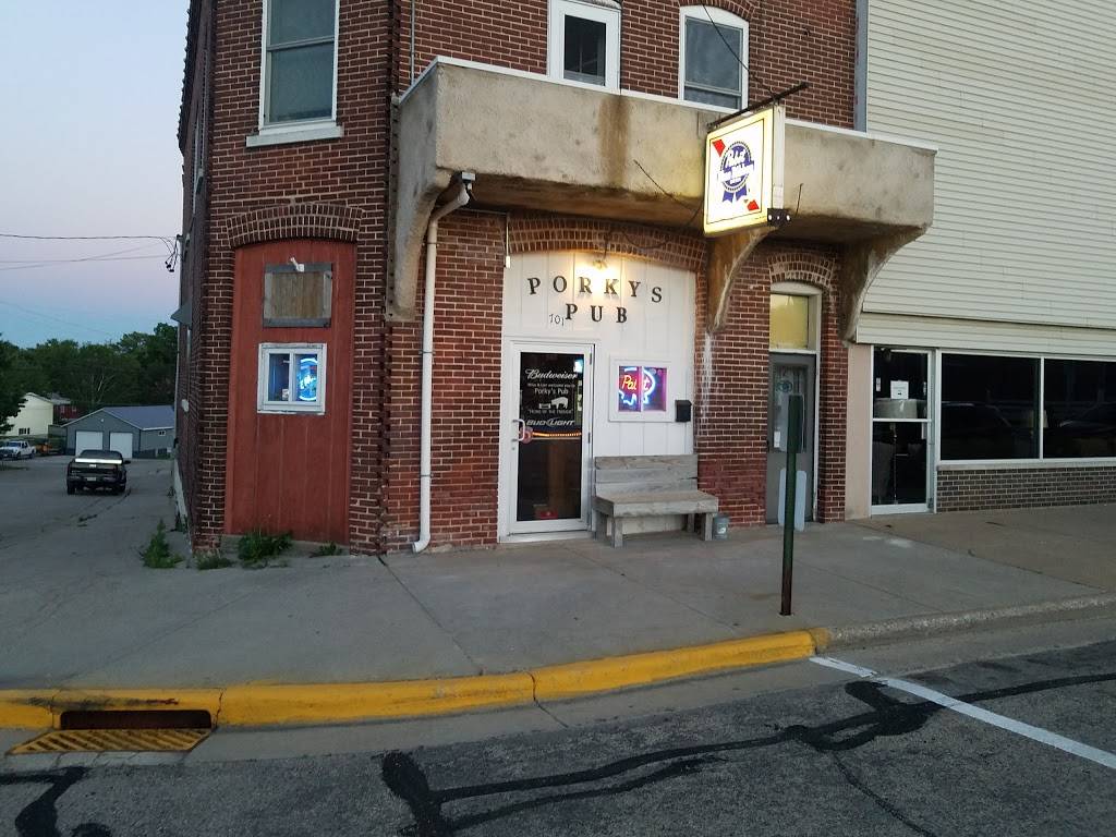 Porkys Pub | restaurant | 701 Main St, Ridgeway, WI 53582, USA | 6089249011 OR +1 608-924-9011