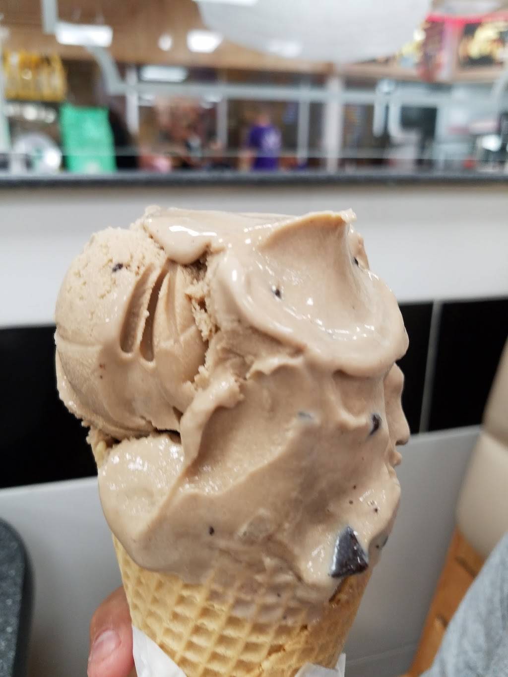 Braums Ice Cream & Burger Restaurant | restaurant | 6108 McCart Ave, Fort Worth, TX 76133, USA | 8172925183 OR +1 817-292-5183