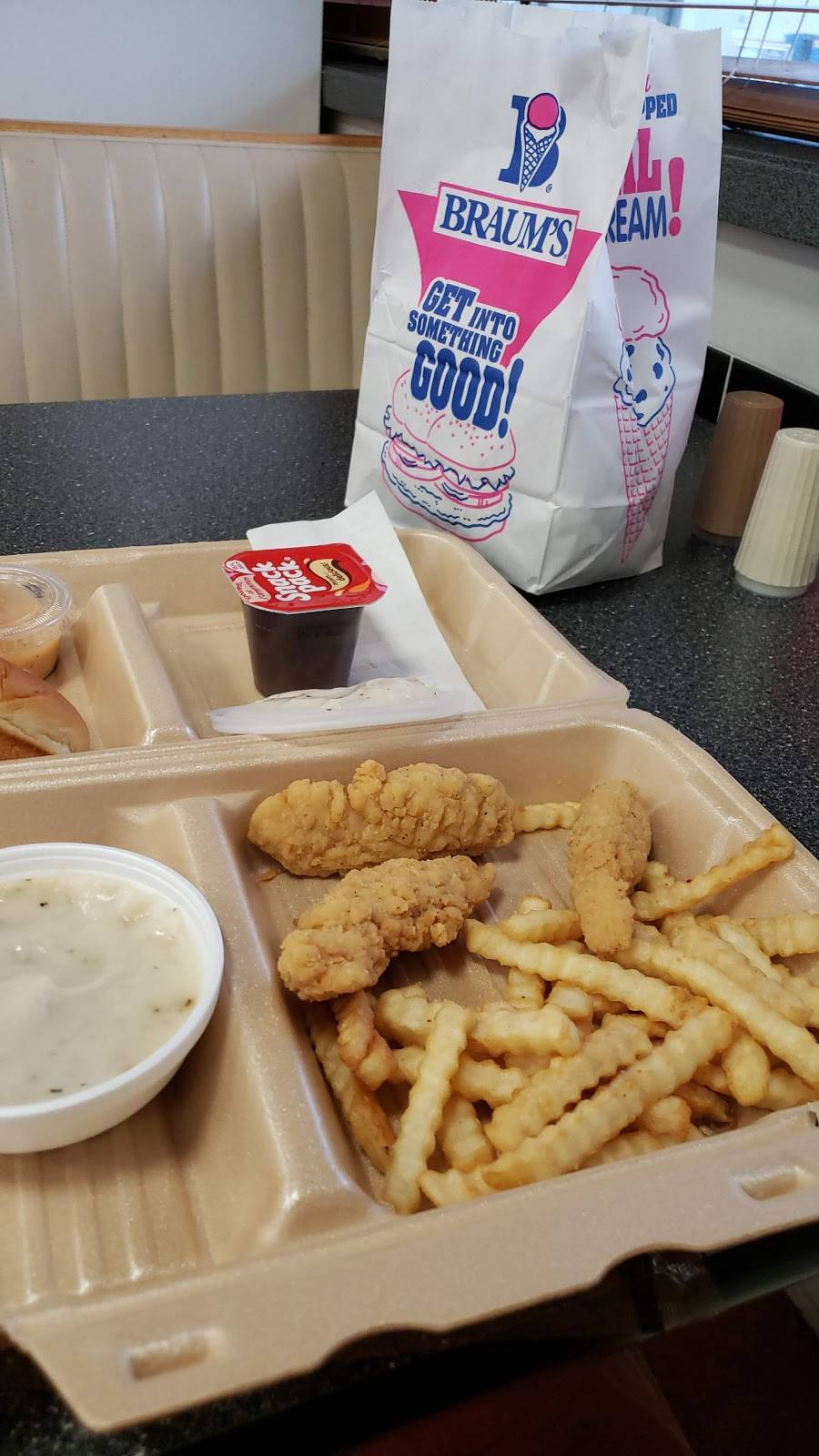 Braums Ice Cream & Burger Restaurant | restaurant | 620 NW 12th St, Moore, OK 73160, USA | 4057945355 OR +1 405-794-5355