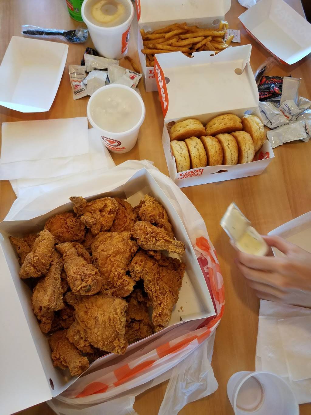 Popeyes Louisiana Kitchen | restaurant | 35193 Newark Blvd, Newark, CA 94560, USA | 5107426127 OR +1 510-742-6127