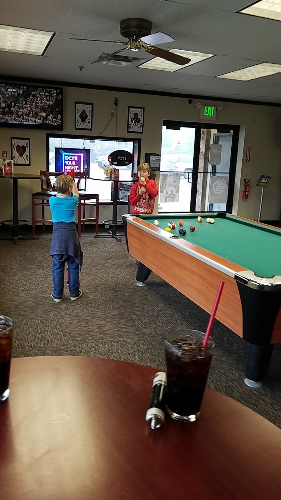 Aces Sports Bar & Grill | restaurant | 3245 NE 50th St, Lincoln City, OR 97367, USA | 5419948232 OR +1 541-994-8232