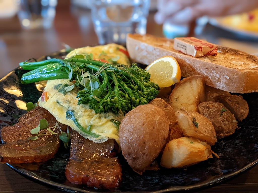 Four Chairs | restaurant | 3282 Mission St, San Francisco, CA 94110, USA | 4154004788 OR +1 415-400-4788