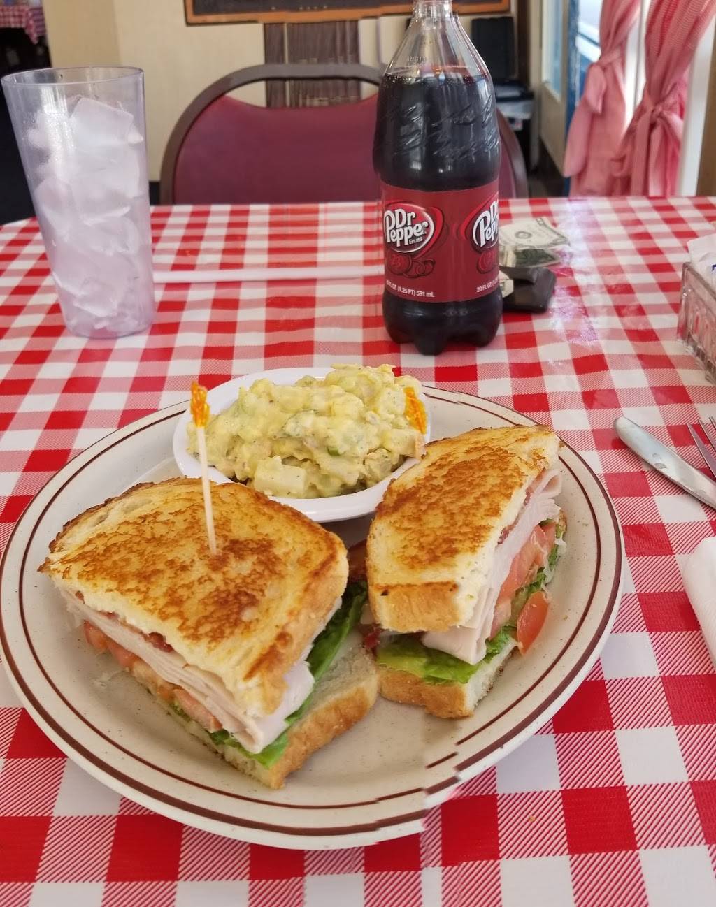 Galloping Hen | restaurant | 305 S Borchard Dr, Ventura, CA 93003, USA | 8056530410 OR +1 805-653-0410