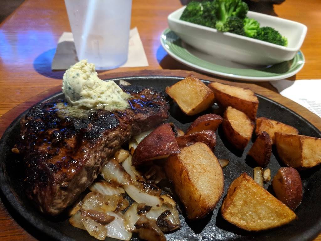 Applebees Grill + Bar | restaurant | 3100 Golf Rd, Delafield, WI 53018, USA | 2626462174 OR +1 262-646-2174