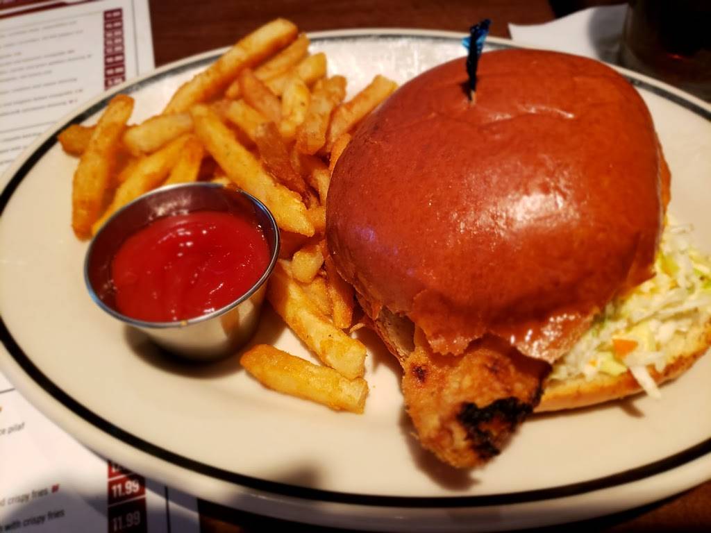 Blackfinn Ameripub - Merrifield | restaurant | 2750 Gallows Rd, Vienna, VA 22180, USA | 7032070100 OR +1 703-207-0100