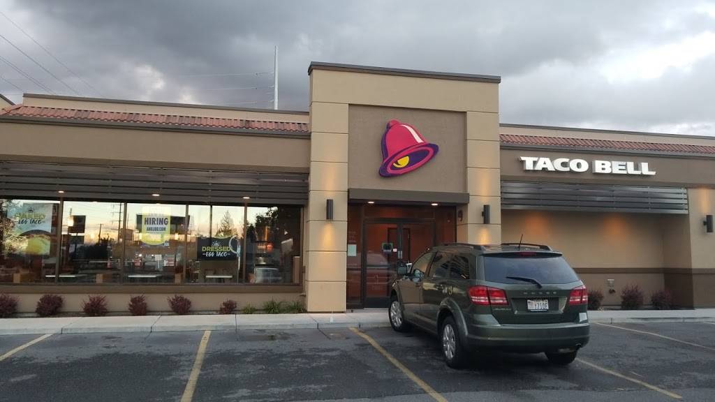 Taco Bell | meal takeaway | 1962 Fort Union Blvd, Salt Lake City, UT 84121, USA | 8019432491 OR +1 801-943-2491