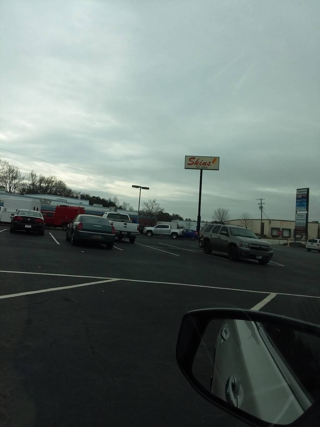 Skins Hot dogs | meal takeaway | 275 Market St, Seneca, SC 29678, USA | 8648859811 OR +1 864-885-9811