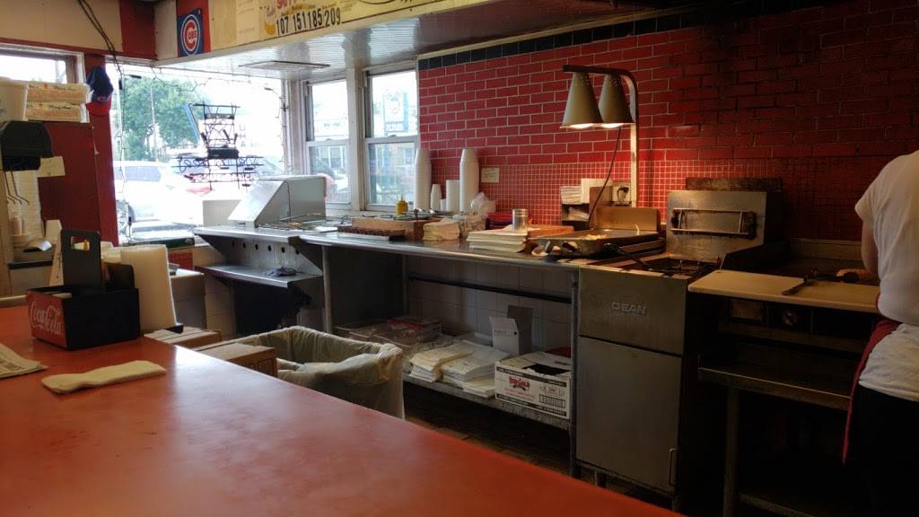 Duks Red HOTS | restaurant | 636 N Ashland Ave, Chicago, IL 60622, USA | 3127330069 OR +1 312-733-0069