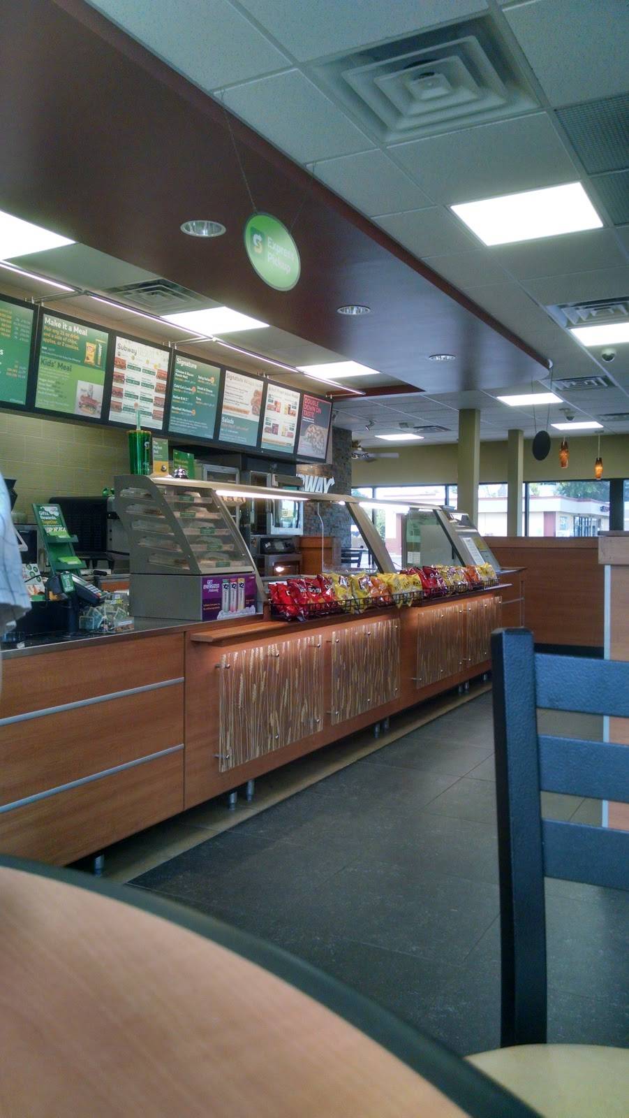 Subway Restaurants | restaurant | 215 N Knowles Ave, New Richmond, WI 54017, USA | 7152466262 OR +1 715-246-6262