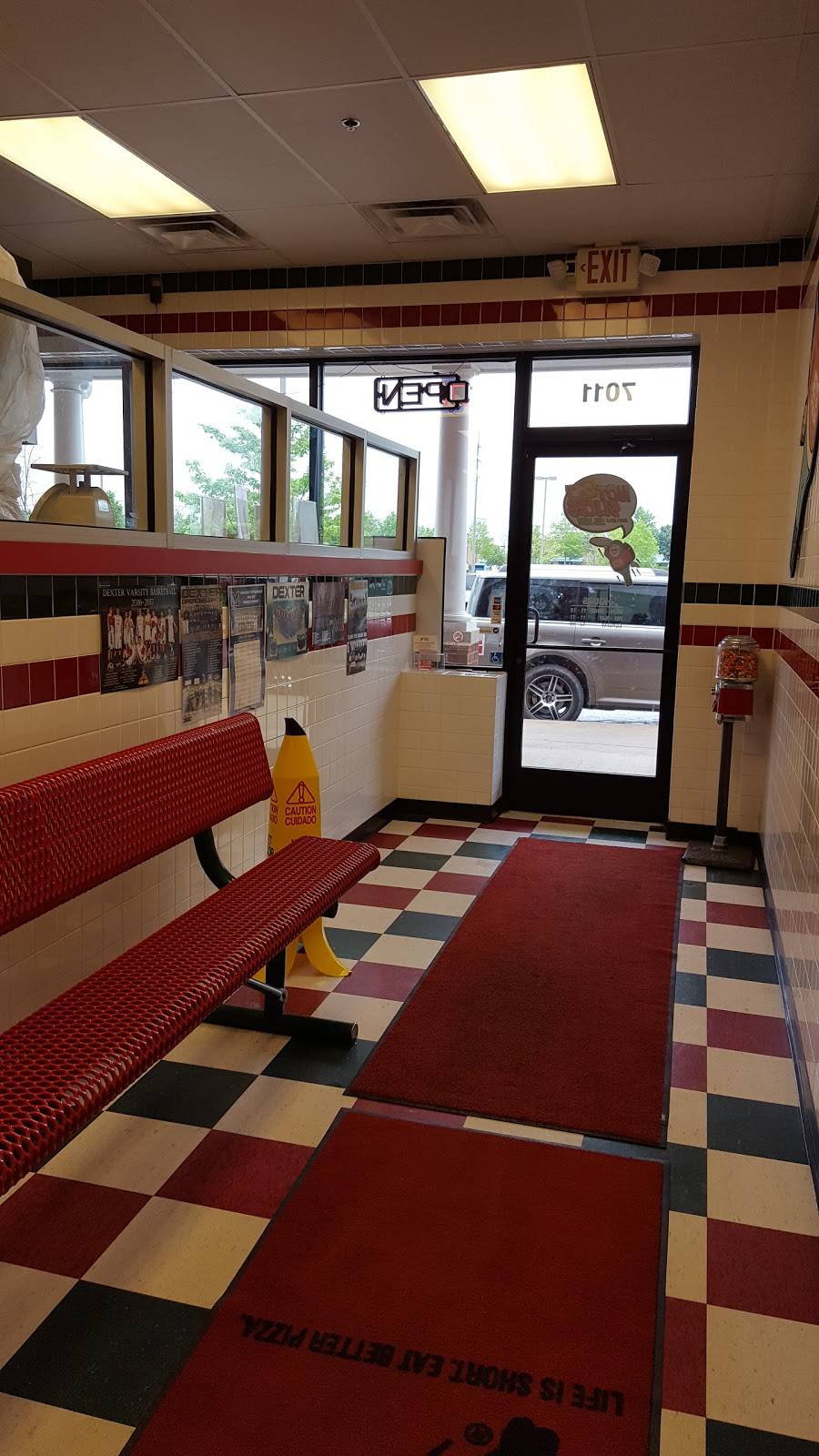 Jets Pizza | meal delivery | 7011 Dexter Ann Arbor Rd, Dexter, MI 48130, USA | 7344249810 OR +1 734-424-9810