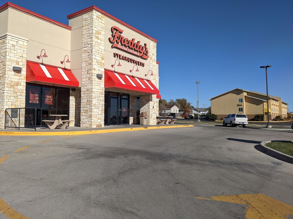 Freddys Frozen Custard & Steakburgers | restaurant | 1800 W Wyatt Earp Blvd, Dodge City, KS 67801, USA | 6203716700 OR +1 620-371-6700