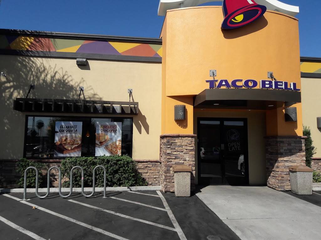 Taco Bell | meal takeaway | 1944 E Valley Pkwy, Escondido, CA 92027, USA | 7607479497 OR +1 760-747-9497