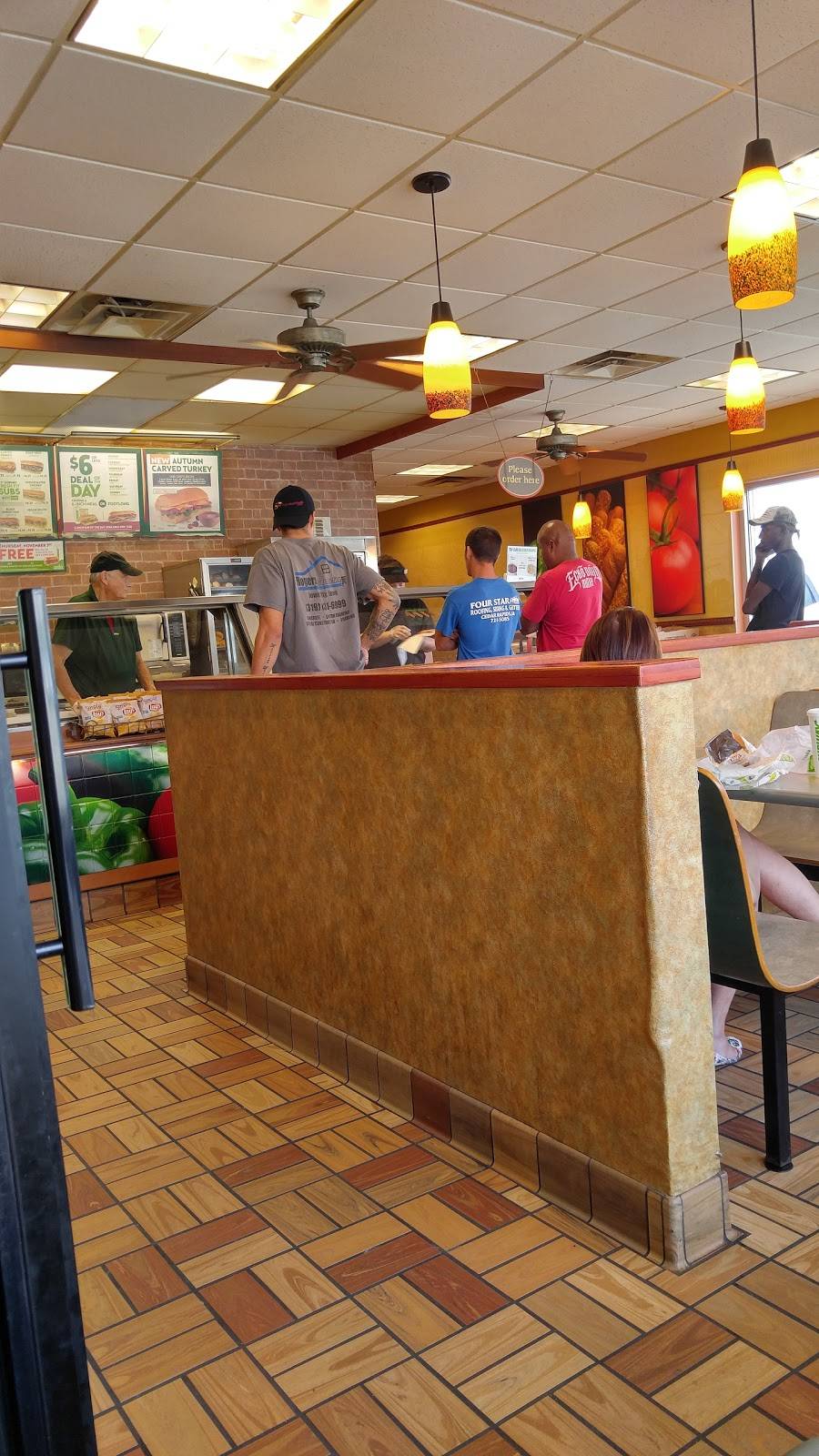 Subway | restaurant | 555 Gateway Pl SW, Cedar Rapids, IA 52404, USA | 3193641445 OR +1 319-364-1445