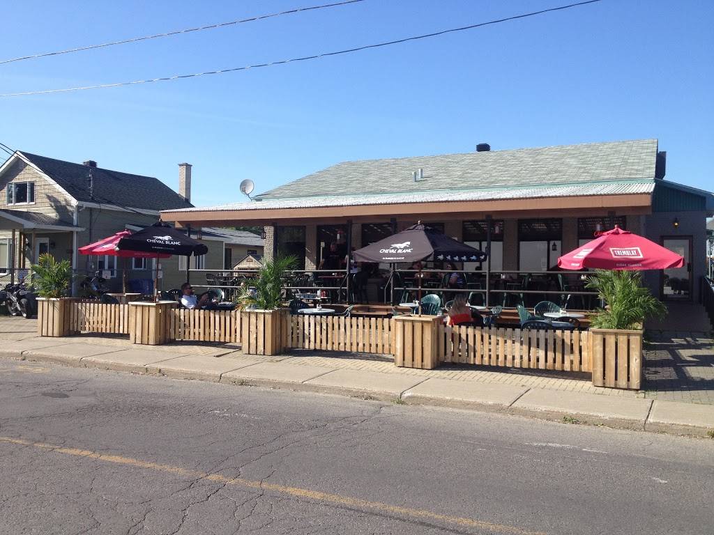 Resto De La Traverse | restaurant | 185 Rue des Anges, Oka, QC J0N 1E0, Canada | 4504796568 OR +1 450-479-6568