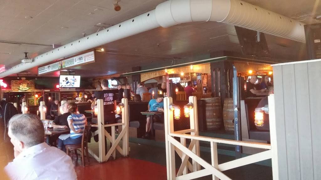 Emmas Back Porch & Water Street Cooker | restaurant | 2084 Old Lakeshore Rd, Burlington, ON L7R 1A3, Canada | 9056342084 OR +1 905-634-2084