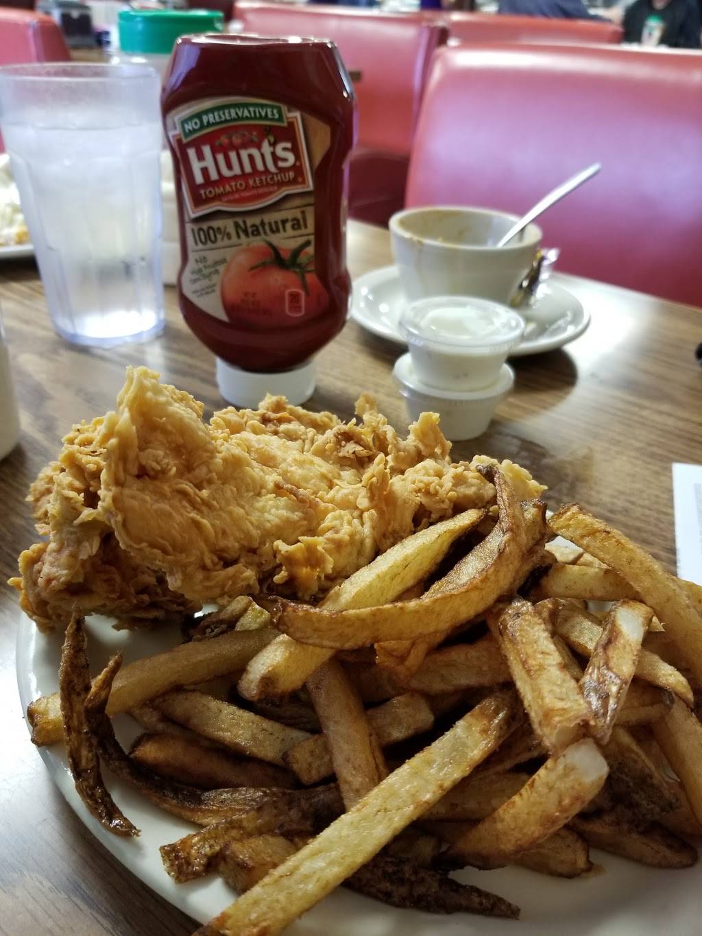 Fat Ernies Family Dining | restaurant | 2806 S Hydraulic Ave St, Wichita, KS 67216, USA | 3165547371 OR +1 316-554-7371