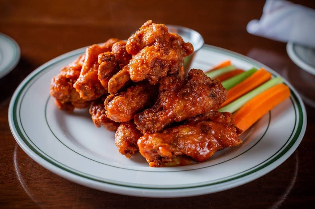 L. Woods Tap & Pine Lodge | restaurant | 7110 Lincoln Ave, Lincolnwood, IL 60712, USA | 8476773350 OR +1 847-677-3350