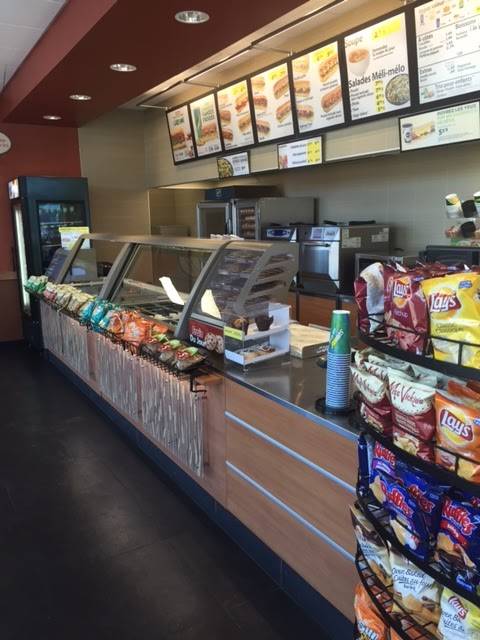 Subway | restaurant | 2330 Chemin Lucerne, Mont-Royal, QC H3R 2J8, Canada | 5147333434 OR +1 514-733-3434