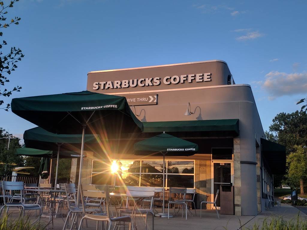 Starbucks | cafe | 1921 S Walnut St, Bloomington, IN 47401, USA | 8123331657 OR +1 812-333-1657