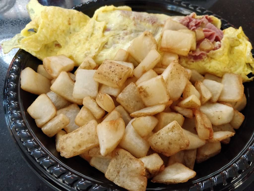 Hockeytown Cafe | cafe | Between Gates D12 and D14, North Terminal, W G Rogell Dr, Detroit, MI 48242, USA | 7342476887 OR +1 734-247-6887