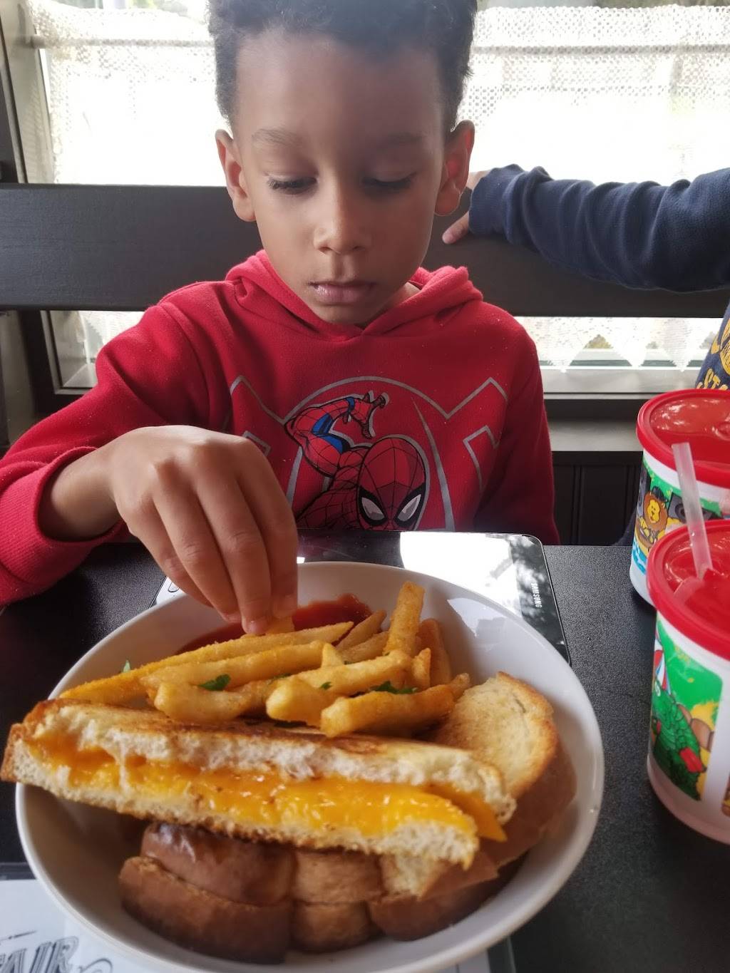 Mayfair Taproom | restaurant | 2032 E 10th St, Indianapolis, IN 46201, USA | 3174192393 OR +1 317-419-2393