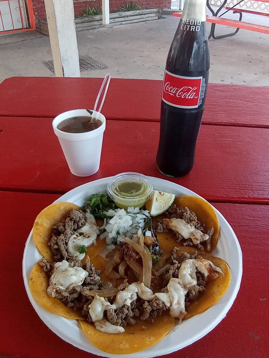 El Amigo Snack | restaurant | 3701 S Flores St, San Antonio, TX 78214, USA | 2105308461 OR +1 210-530-8461
