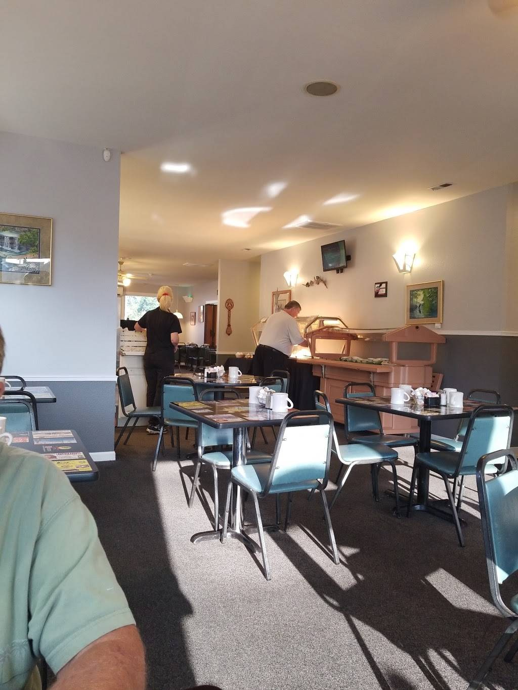 RJs | restaurant | 275 US-54, Camdenton, MO 65020, USA | 5733466133 OR +1 573-346-6133