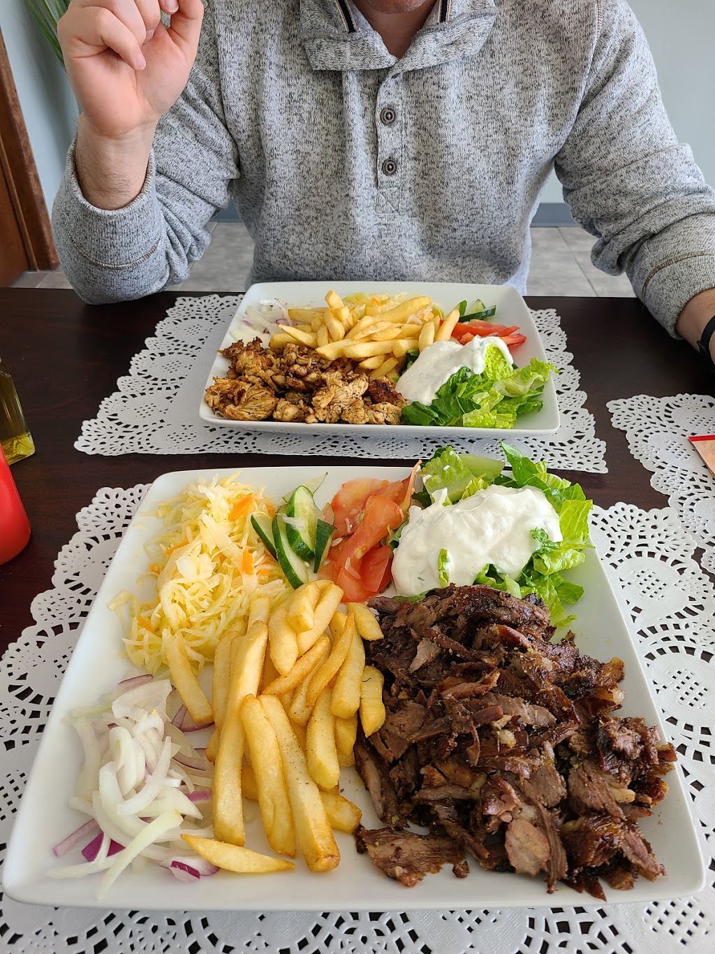 Morava Pizza and Grill | restaurant | 206 Main St, Oakville, CT 06795, USA | 9592094920 OR +1 959-209-4920