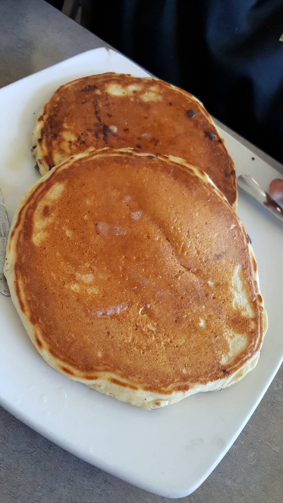 Headquarters Bar & Grill | restaurant | 101 Concord Dr, Oregon, WI 53575, USA | 6082910750 OR +1 608-291-0750