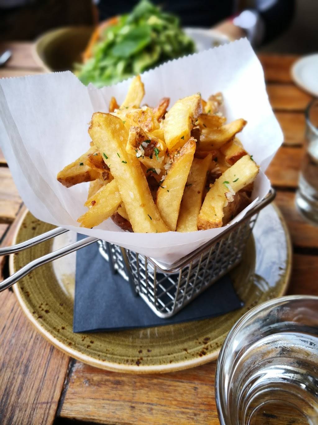 Tiburon Tavern | restaurant | 1651 Tiburon Blvd Suite B, Tiburon, CA 94920, USA | 4154355996 OR +1 415-435-5996