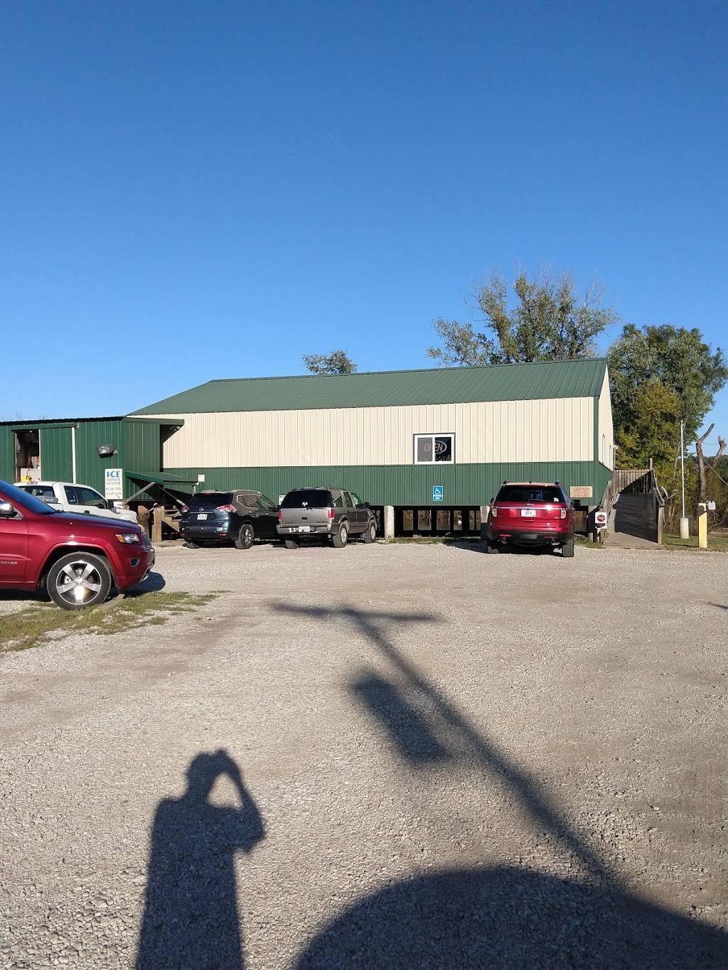 Catfish Charlies Restaurant | restaurant | 6875 MO-224, Wellington, MO 64097, USA | 8162400006 OR +1 816-240-0006