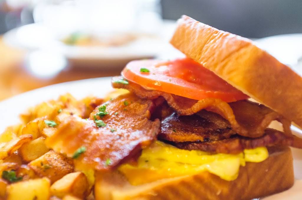 Krack Of Dawn Donuts | restaurant | 311 University Blvd ste 300, Round Rock, TX 78665, USA | 5129920376 OR +1 512-992-0376