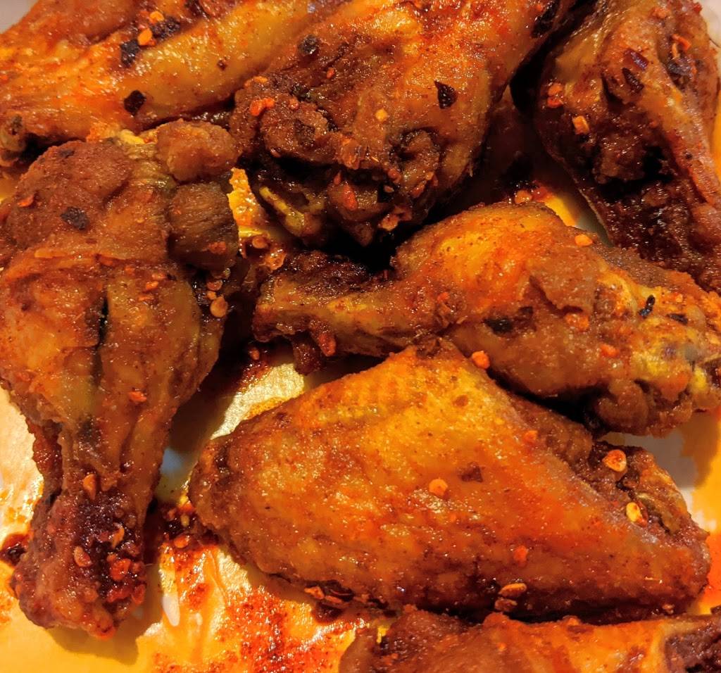 Wingin Out | restaurant | 916 E Broadway, Columbia, MO 65201, USA | 5734499464 OR +1 573-449-9464