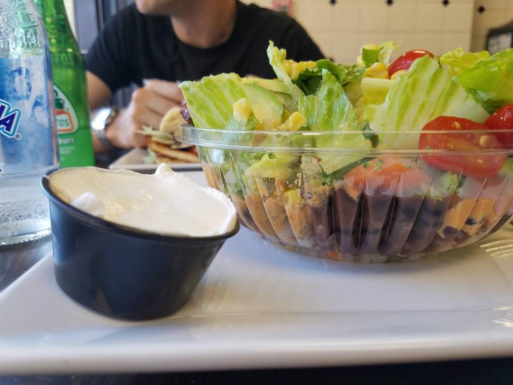 Tepe’s Kitchen | restaurant | 120 E Post Rd, White Plains, NY 10601, USA | 9144379024 OR +1 914-437-9024