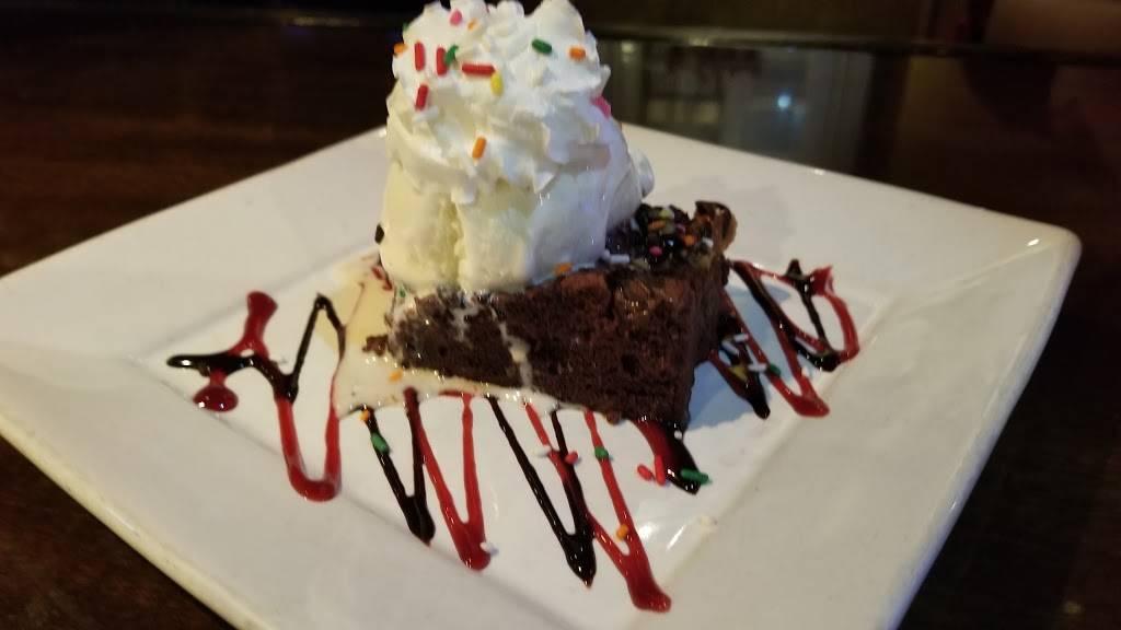 Rems Vegas Sports Lounge | night club | 909 E Yorba Linda Blvd, Placentia, CA 92870, USA | 7146469569 OR +1 714-646-9569